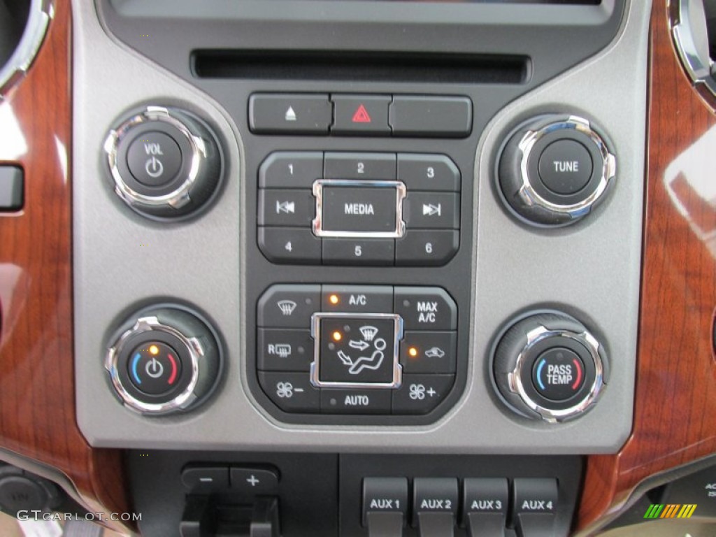 2015 Ford F350 Super Duty King Ranch Crew Cab 4x4 Controls Photo #102832186