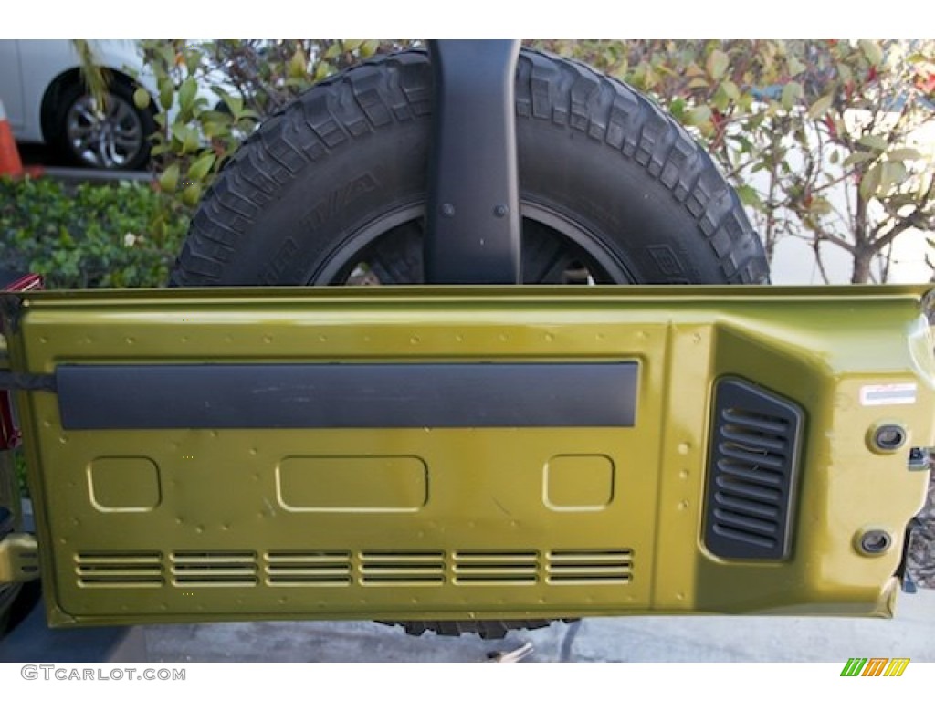 2010 Wrangler Unlimited Rubicon 4x4 - Rescue Green Metallic / Dark Slate Gray/Medium Slate Gray photo #25