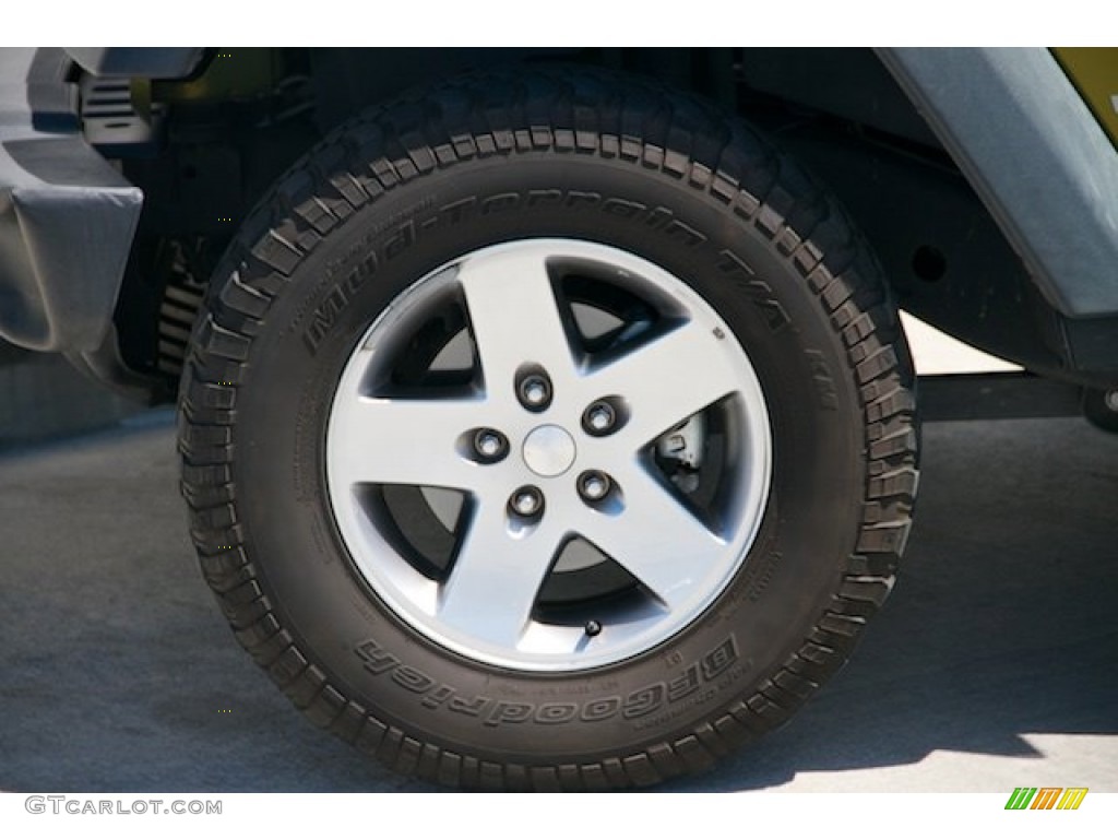 2010 Wrangler Unlimited Rubicon 4x4 - Rescue Green Metallic / Dark Slate Gray/Medium Slate Gray photo #32