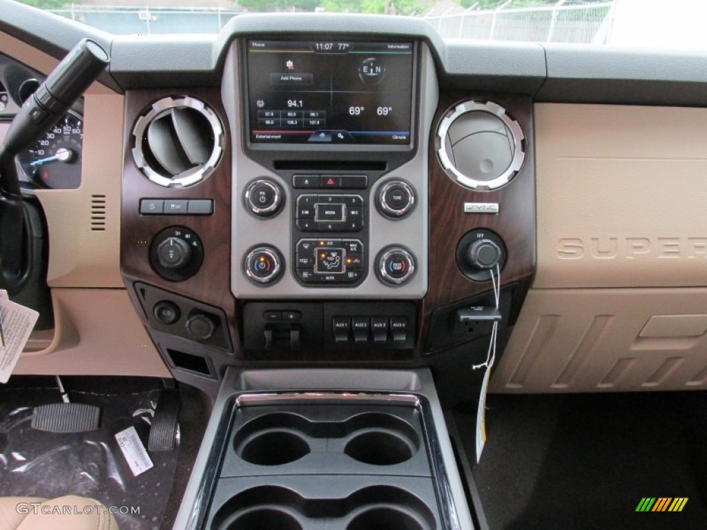 2015 Ford F350 Super Duty Lariat Crew Cab 4x4 Controls Photo #102833071