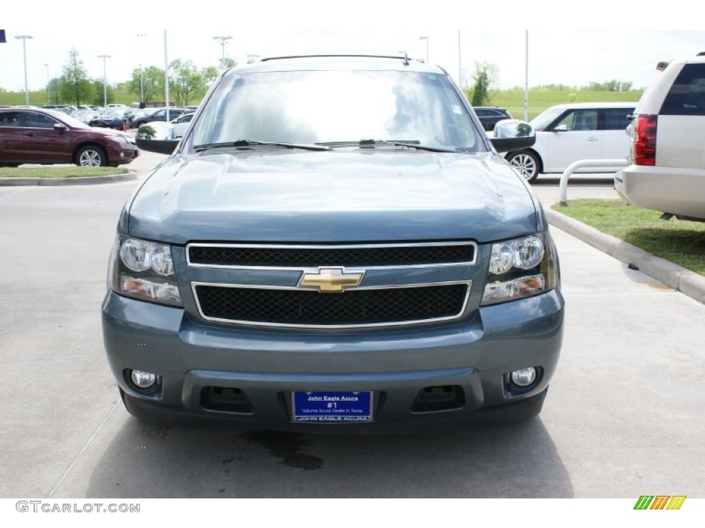 2010 Suburban LT - Blue Granite Metallic / Light Cashmere/Dark Cashmere photo #2