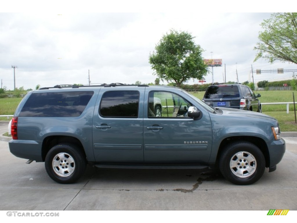 2010 Suburban LT - Blue Granite Metallic / Light Cashmere/Dark Cashmere photo #11