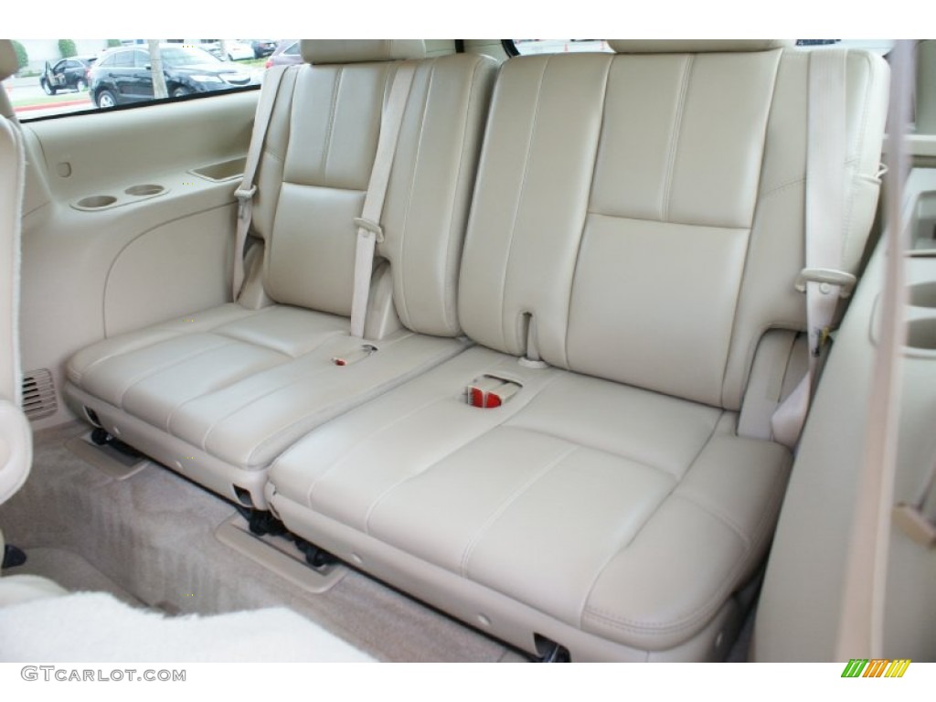 2007 Suburban 1500 LTZ - Gold Mist Metallic / Light Cashmere/Ebony photo #17