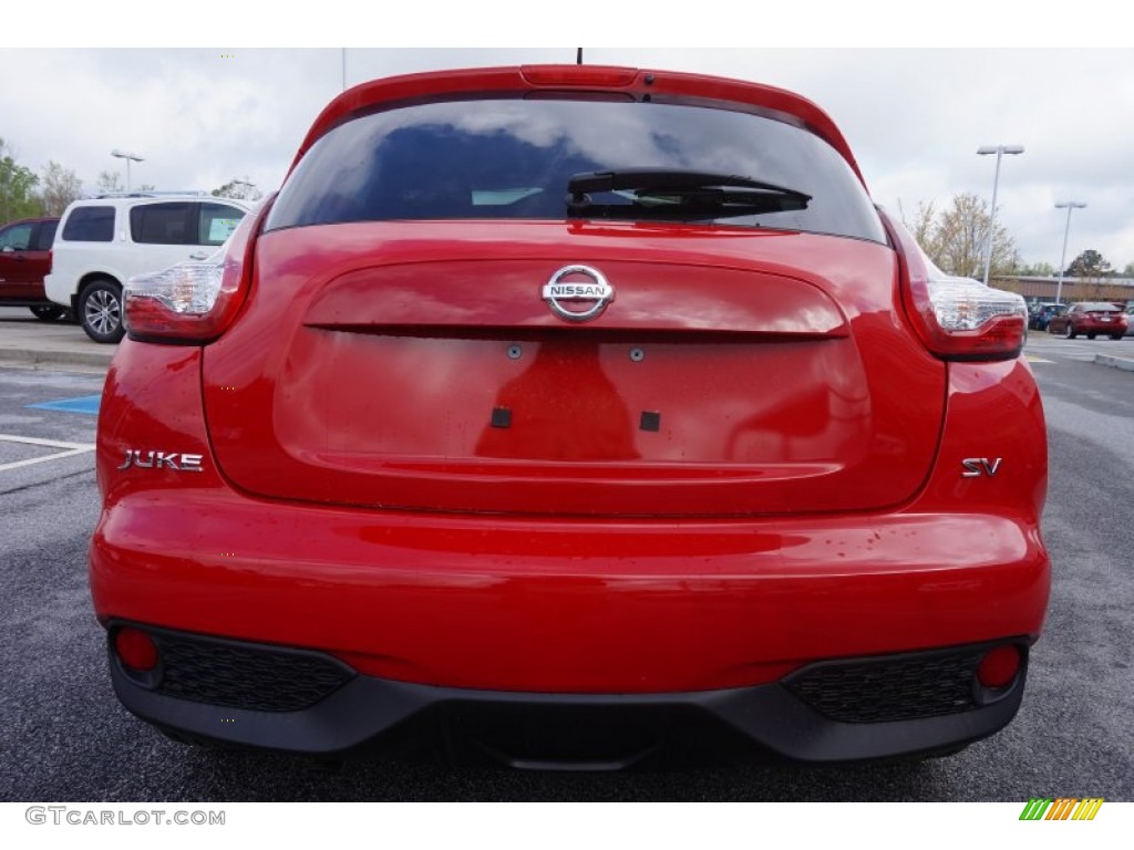 2015 Juke SV - Cayenne Red / Black/Red photo #4