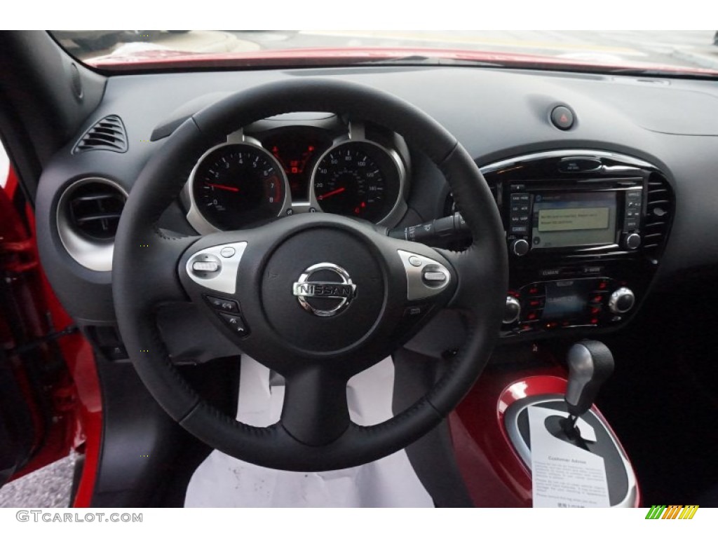 2015 Nissan Juke SV Black/Red Dashboard Photo #102845940