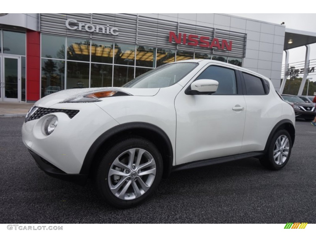 Pearl White Nissan Juke