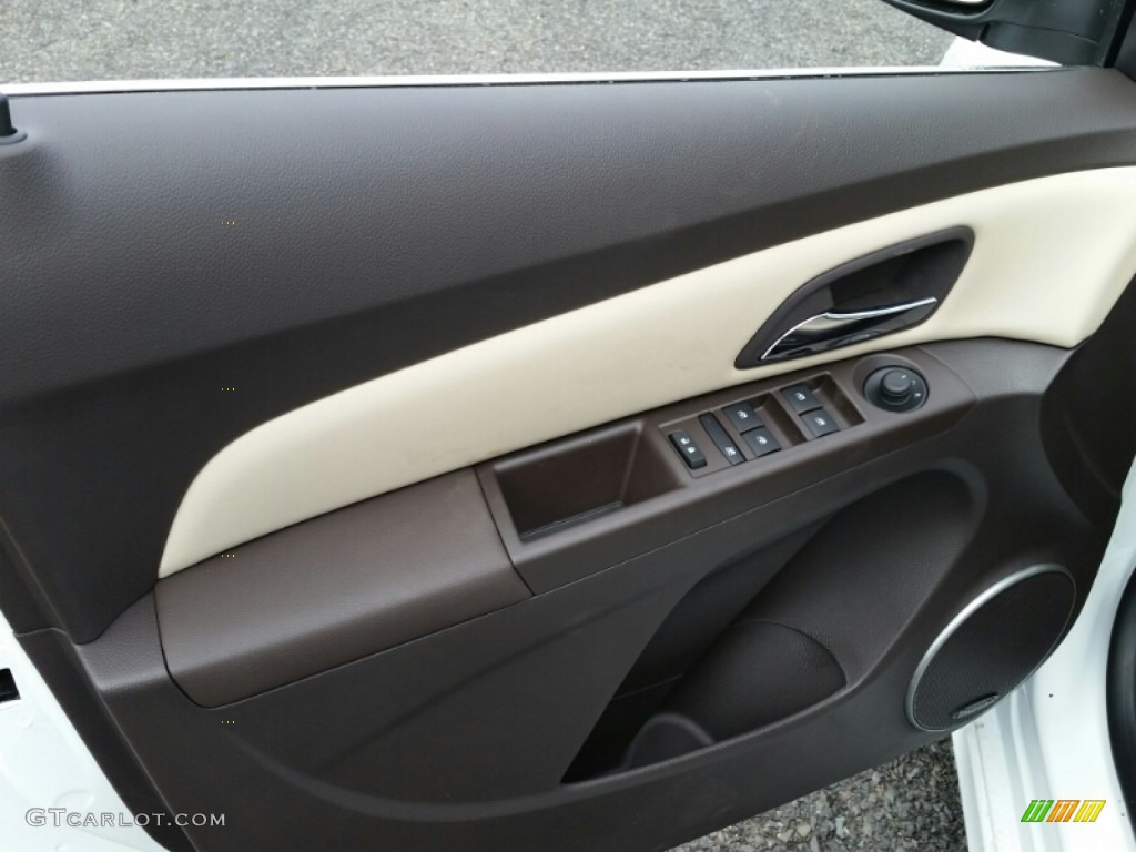 2015 Chevrolet Cruze LTZ Cocoa/Light Neutral Door Panel Photo #102849600