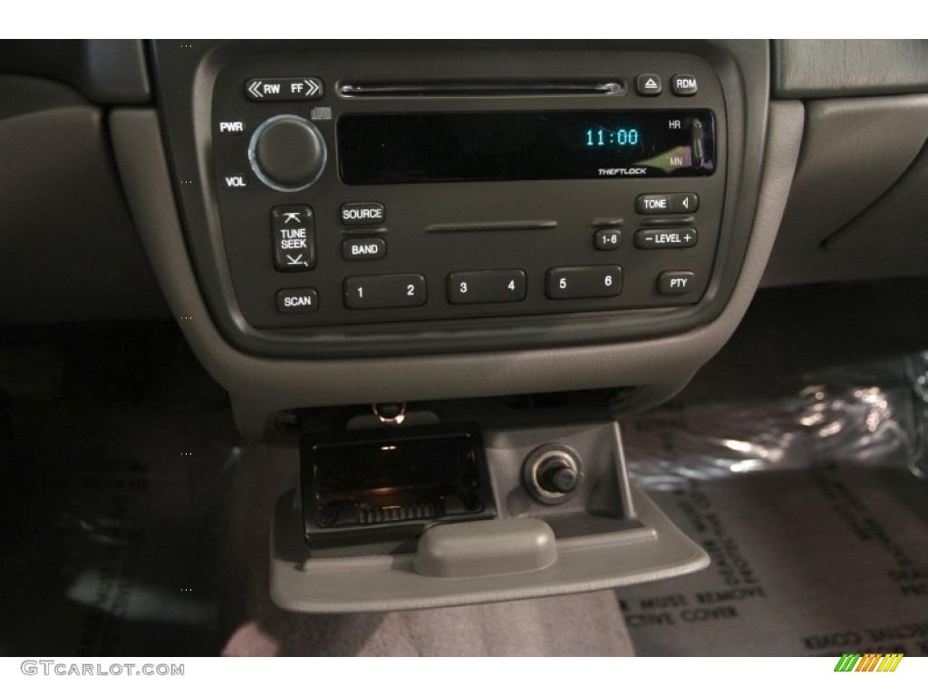 2005 Cadillac DeVille Sedan Controls Photo #102861420