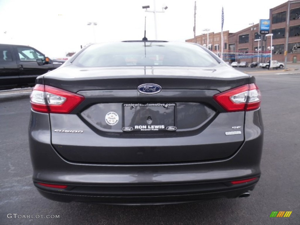 2015 Fusion SE - Magnetic Metallic / Charcoal Black photo #4