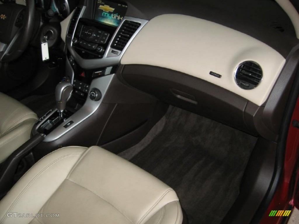 2014 Cruze LT - Crystal Red Tintcoat / Cocoa/Light Neutral photo #11
