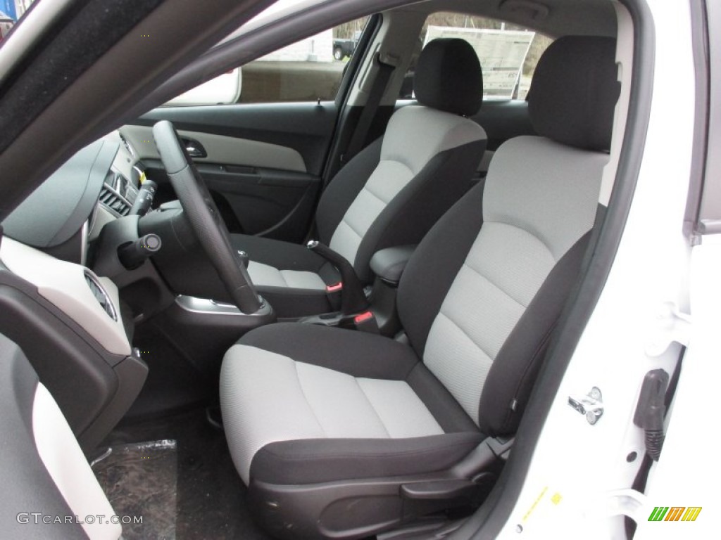 2015 Chevrolet Cruze LS Front Seat Photos