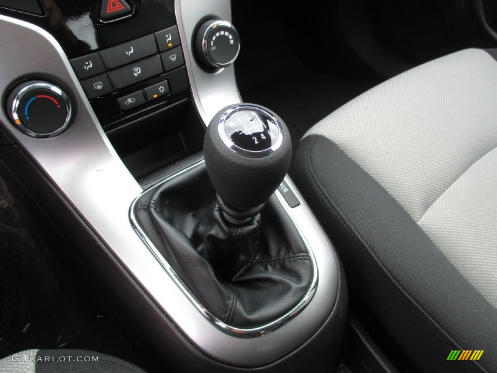 2015 Chevrolet Cruze LS Transmission Photos