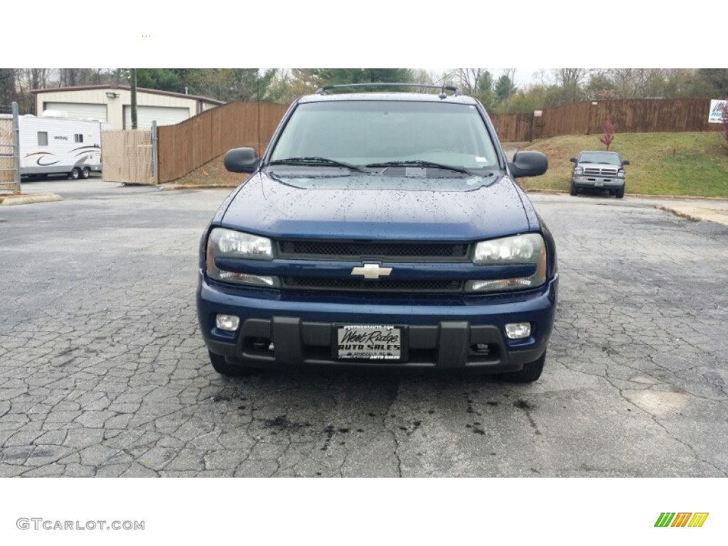 2004 TrailBlazer LT 4x4 - Indigo Blue Metallic / Light Cashmere photo #8