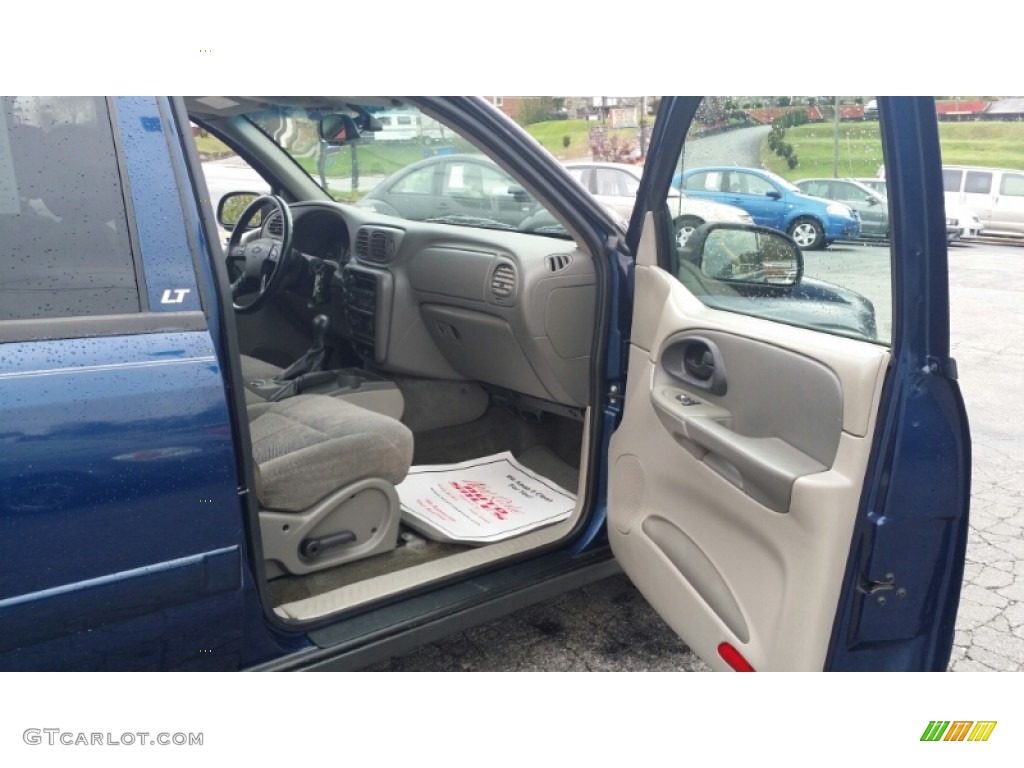 2004 TrailBlazer LT 4x4 - Indigo Blue Metallic / Light Cashmere photo #9