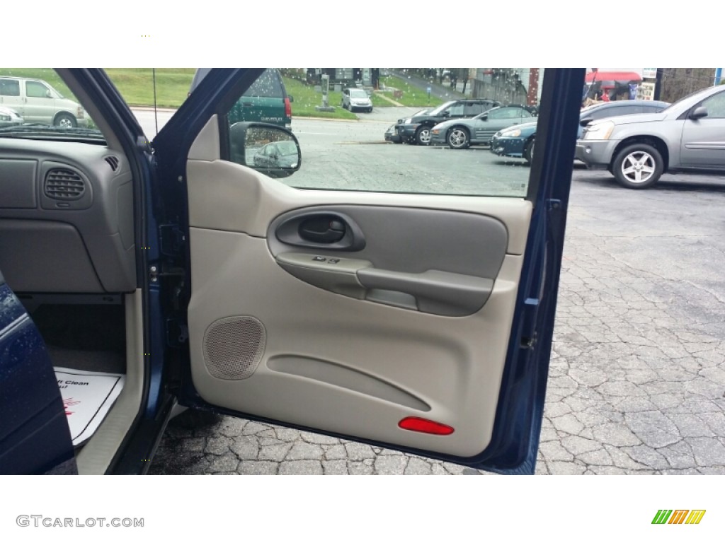 2004 TrailBlazer LT 4x4 - Indigo Blue Metallic / Light Cashmere photo #10