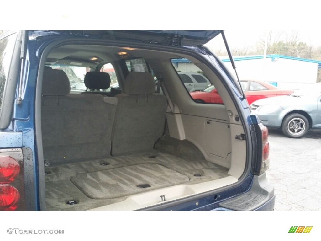 2004 TrailBlazer LT 4x4 - Indigo Blue Metallic / Light Cashmere photo #15