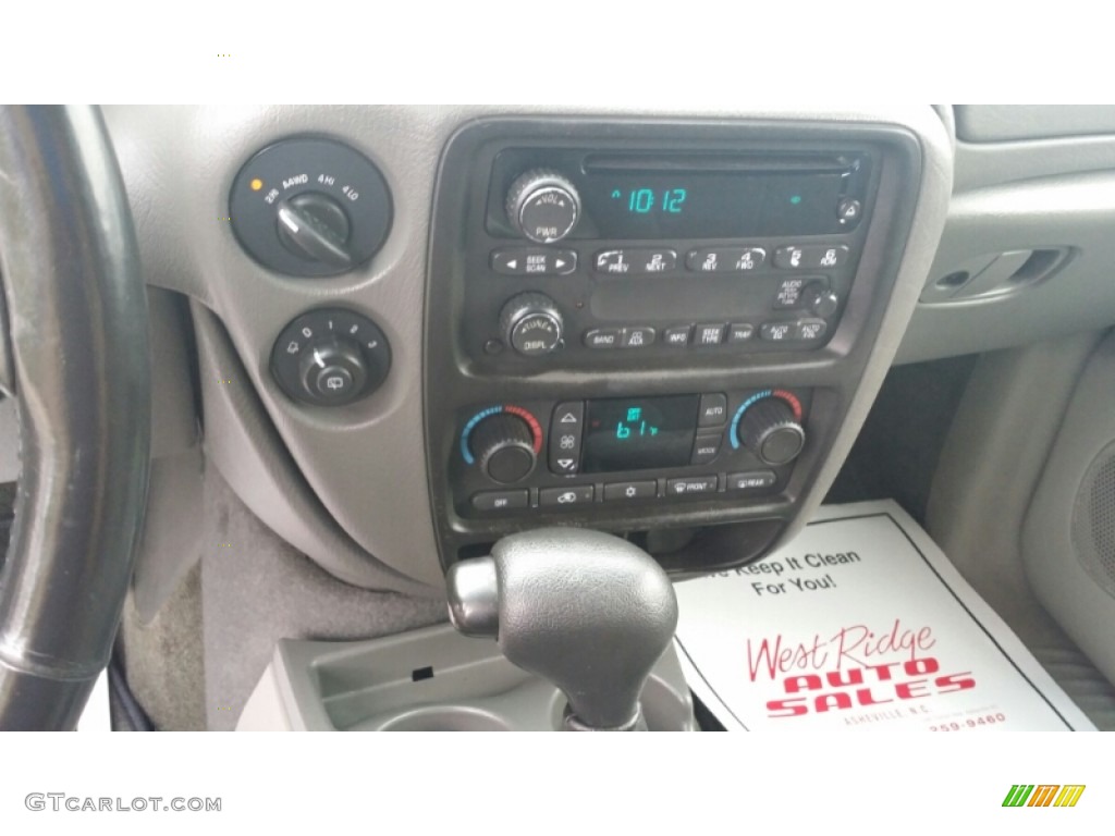 2004 TrailBlazer LT 4x4 - Indigo Blue Metallic / Light Cashmere photo #27