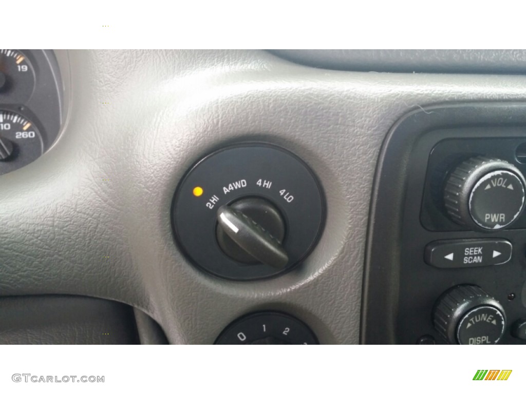 2004 TrailBlazer LT 4x4 - Indigo Blue Metallic / Light Cashmere photo #30