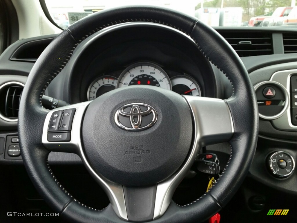 2013 Toyota Yaris SE 5 Door Steering Wheel Photos