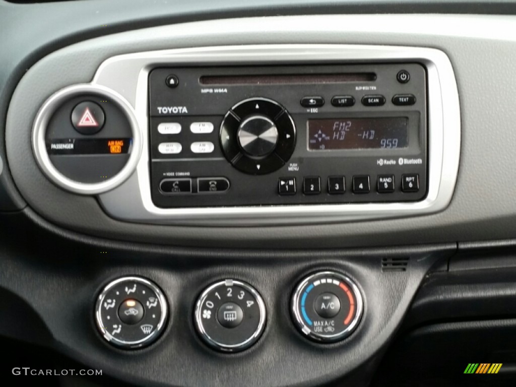 2013 Toyota Yaris SE 5 Door Controls Photos