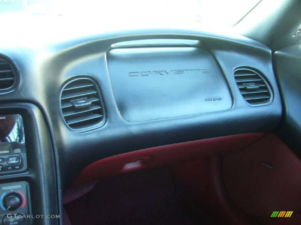 1997 Corvette Coupe - Sebring Silver Metallic / Firethorn Red photo #27