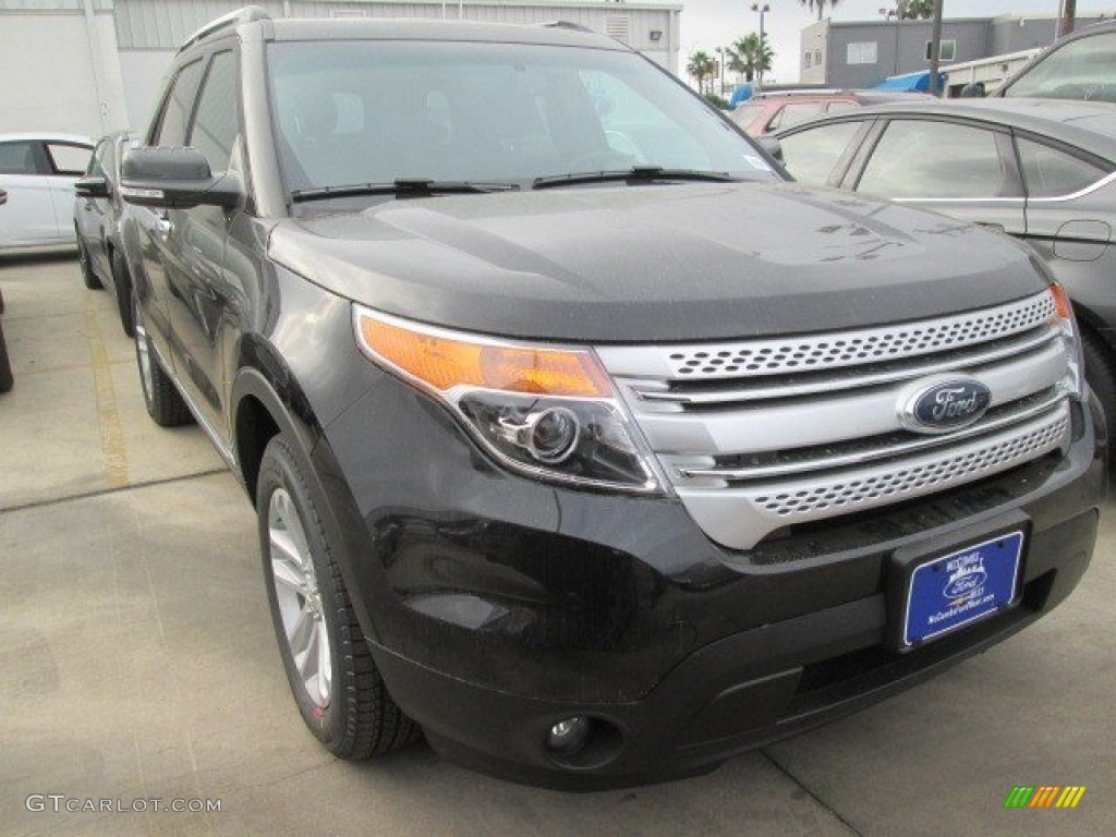 2015 Explorer XLT - Tuxedo Black / Charcoal Black photo #1