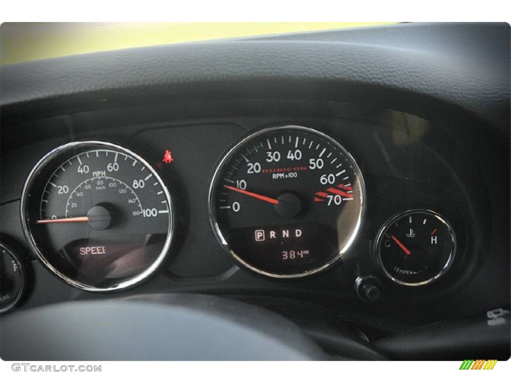 2015 Jeep Wrangler Unlimited Rubicon 4x4 Gauges Photo #102885661