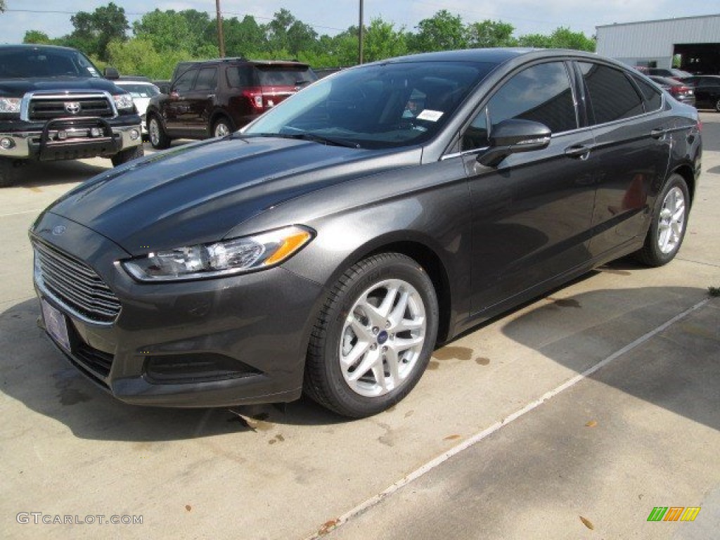Magnetic Metallic 2015 Ford Fusion SE Exterior Photo #102886486