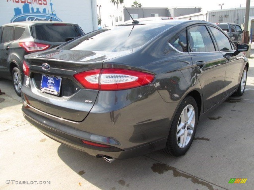 2015 Fusion SE - Magnetic Metallic / Charcoal Black photo #10