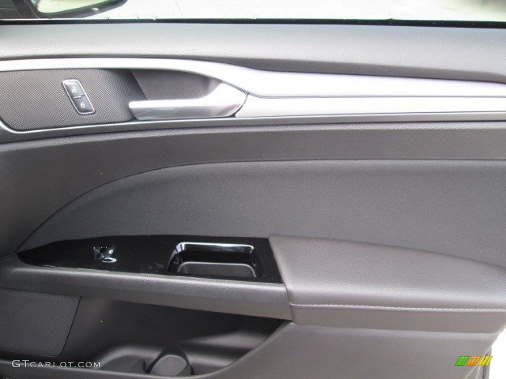 2015 Fusion SE - Magnetic Metallic / Charcoal Black photo #19