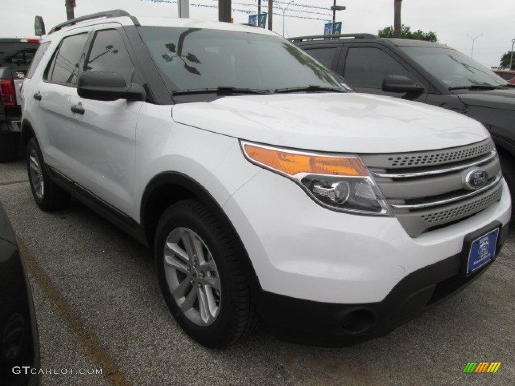 2015 Explorer FWD - Oxford White / Medium Light Stone photo #1