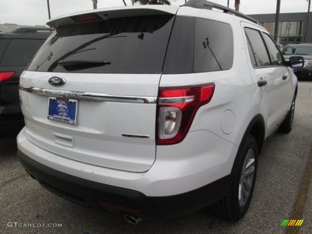 2015 Explorer FWD - Oxford White / Medium Light Stone photo #6
