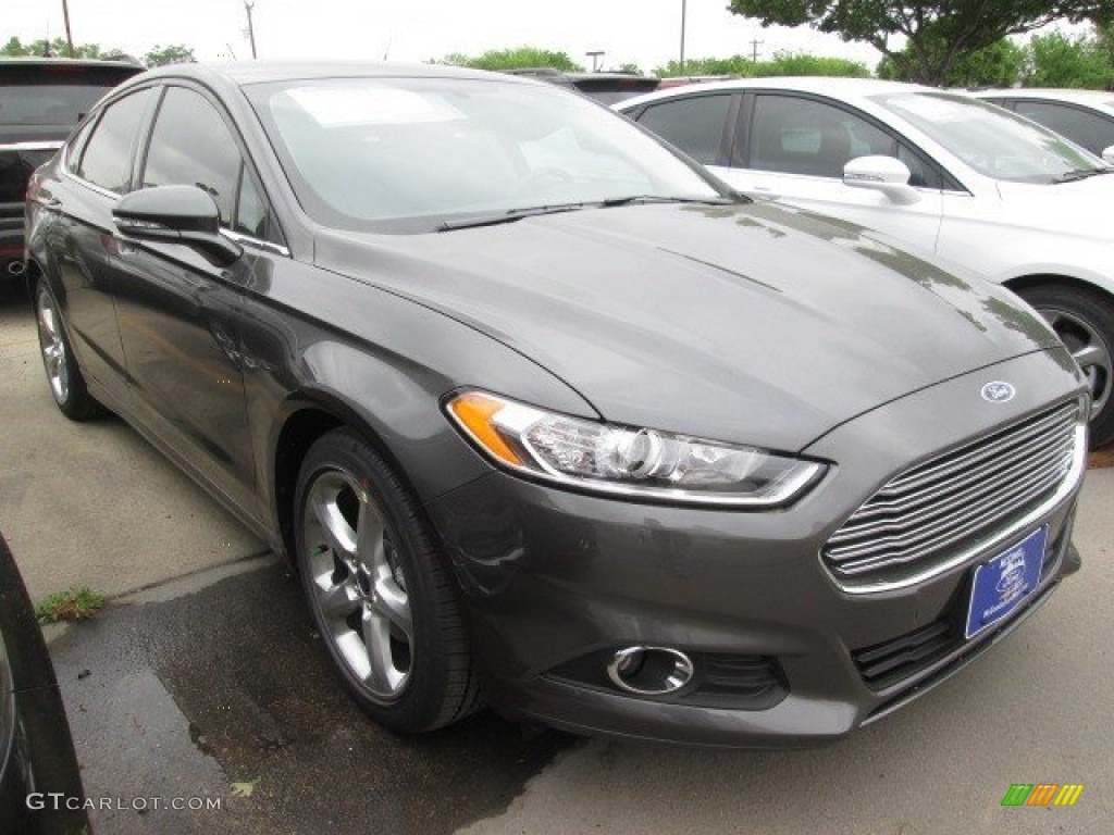 2015 Fusion SE - Magnetic Metallic / Charcoal Black photo #1