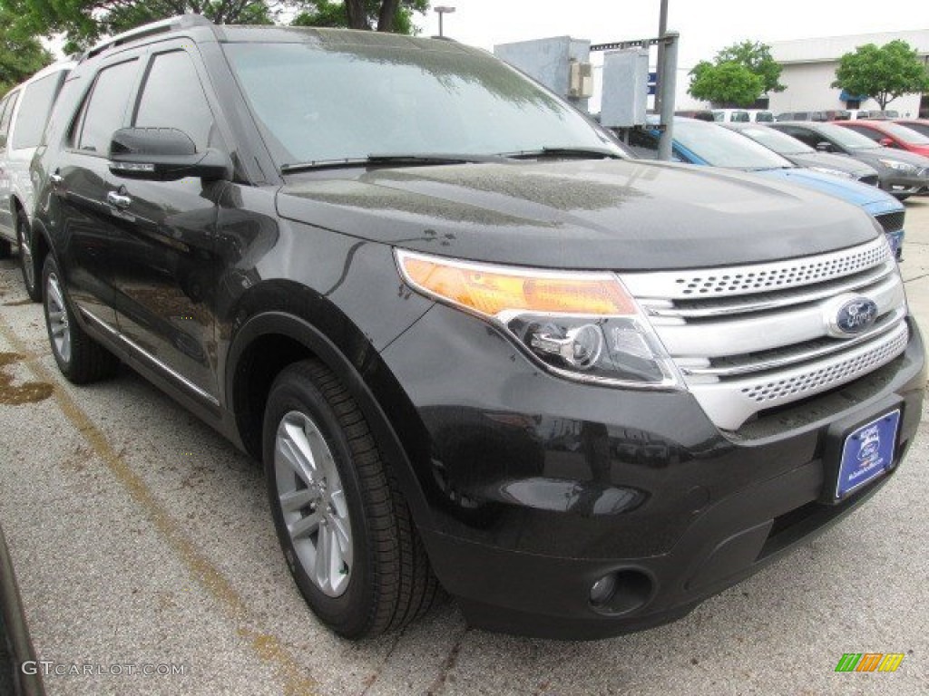 2015 Explorer XLT - Tuxedo Black / Charcoal Black photo #1