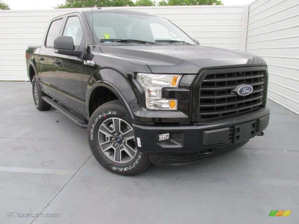 2015 F150 XLT SuperCrew 4x4 - Tuxedo Black Metallic / Black photo #2