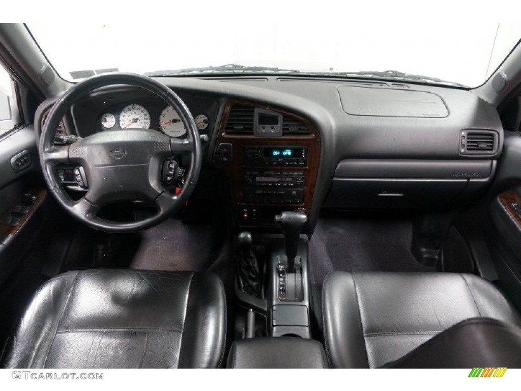 Charcoal Interior 2001 Nissan Pathfinder LE 4x4 Photo #102911206