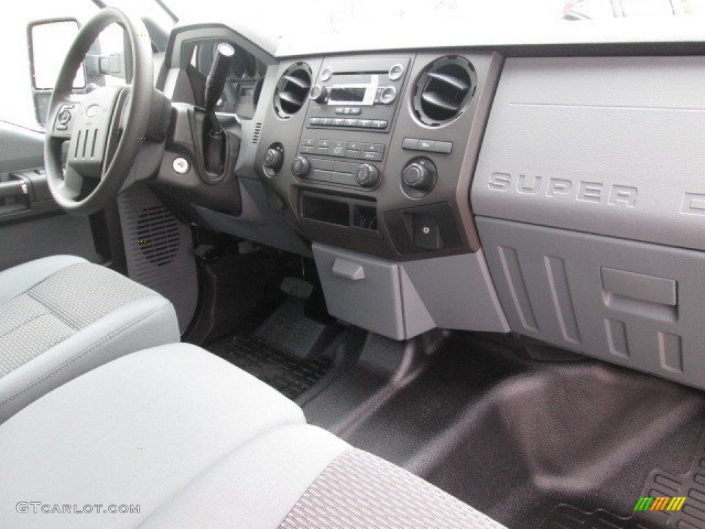 2015 F250 Super Duty XL Crew Cab - Oxford White / Steel photo #25