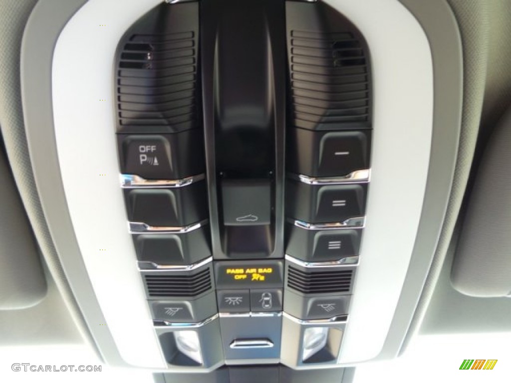 2015 Porsche Panamera 4S Controls Photo #102941544