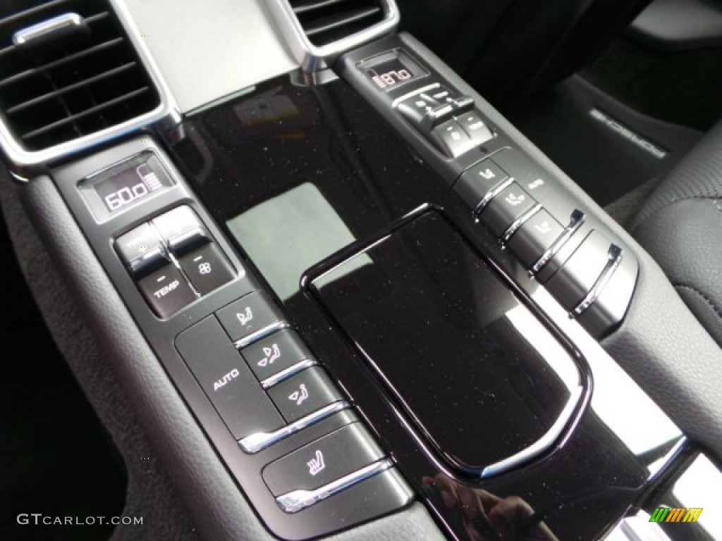 2015 Porsche Panamera 4S Controls Photos