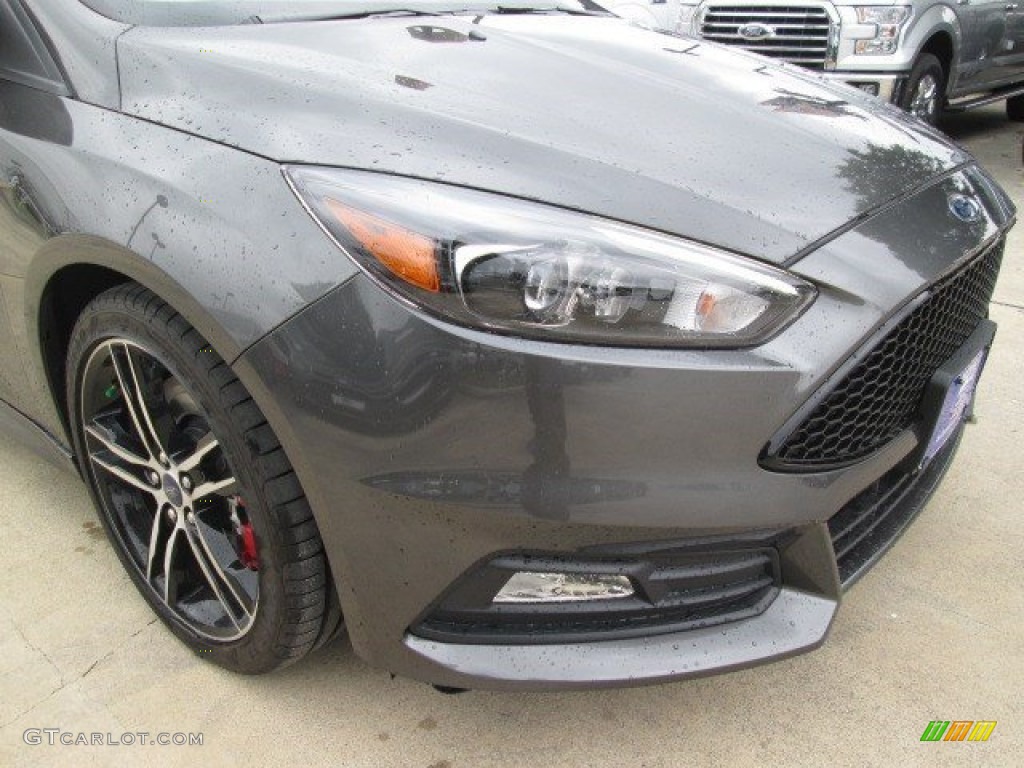 2015 Focus ST Hatchback - Magnetic Metallic / ST Charcoal Black Recaro Sport Seats photo #2
