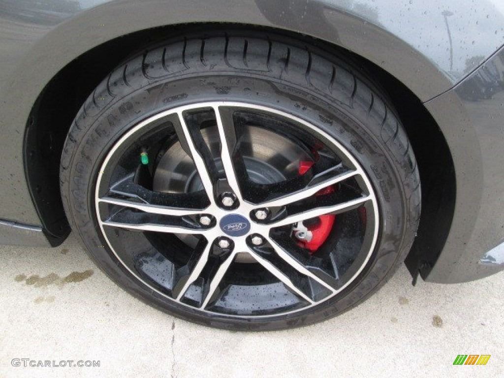 2015 Focus ST Hatchback - Magnetic Metallic / ST Charcoal Black Recaro Sport Seats photo #3