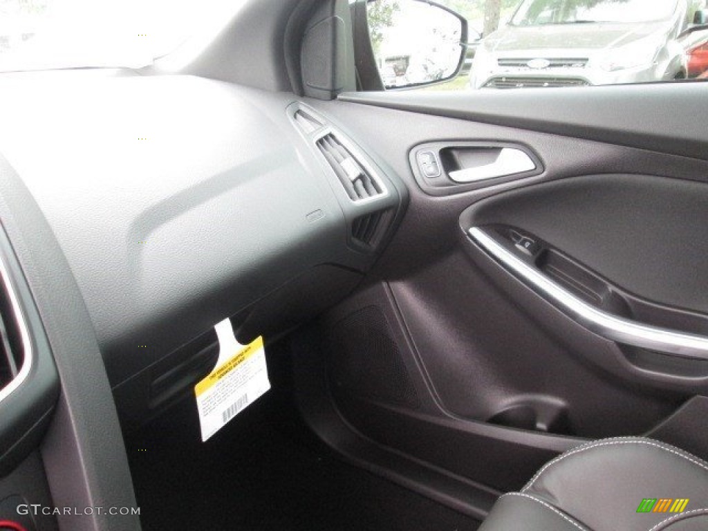 2015 Focus ST Hatchback - Magnetic Metallic / ST Charcoal Black Recaro Sport Seats photo #40