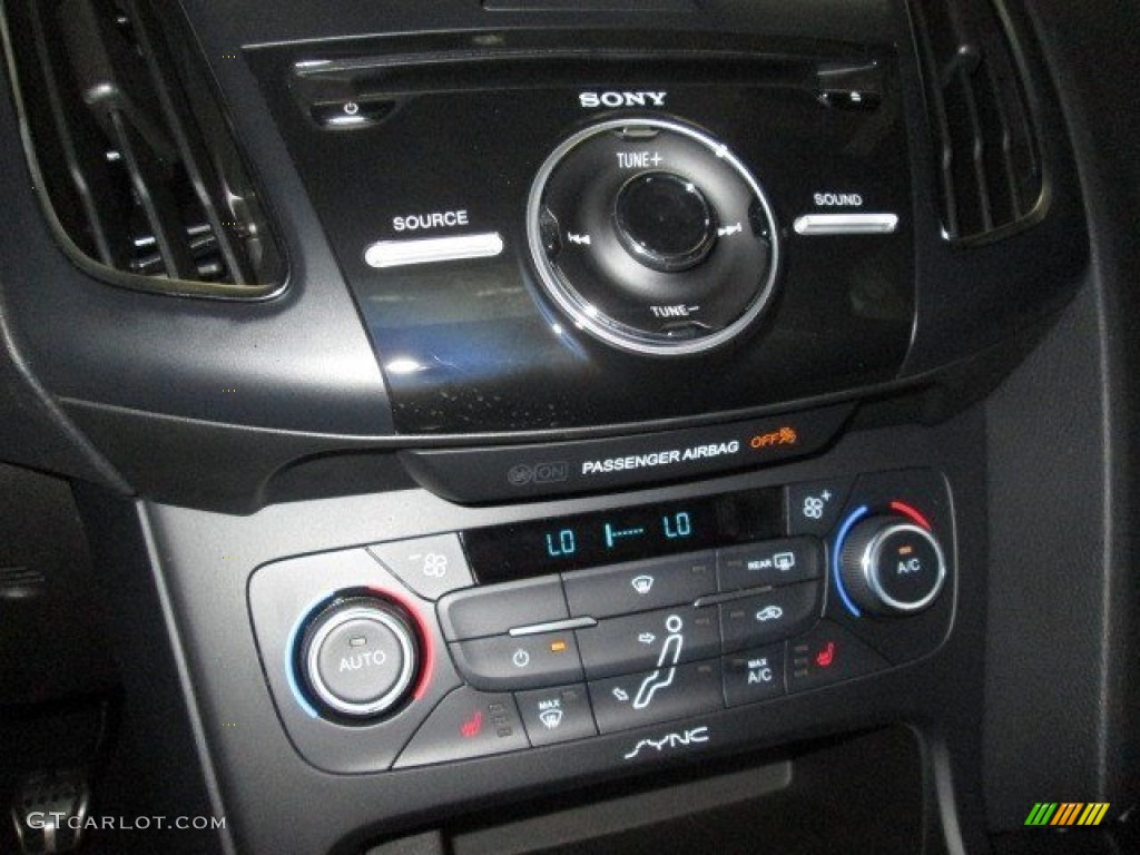 2015 Ford Focus ST Hatchback Controls Photos