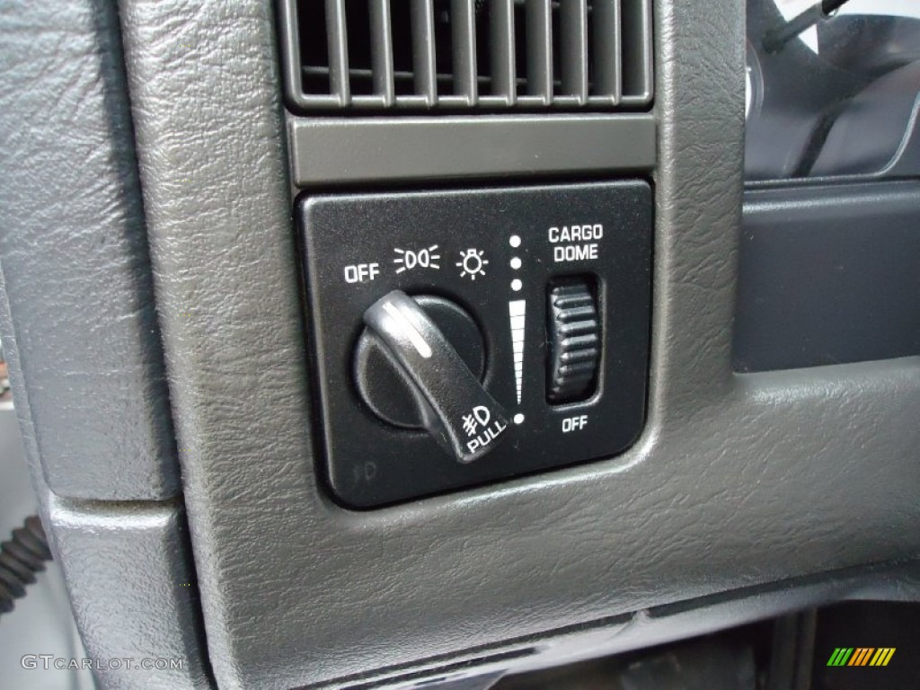 2003 Dodge Ram 1500 ST Quad Cab 4x4 Controls Photo #102959328