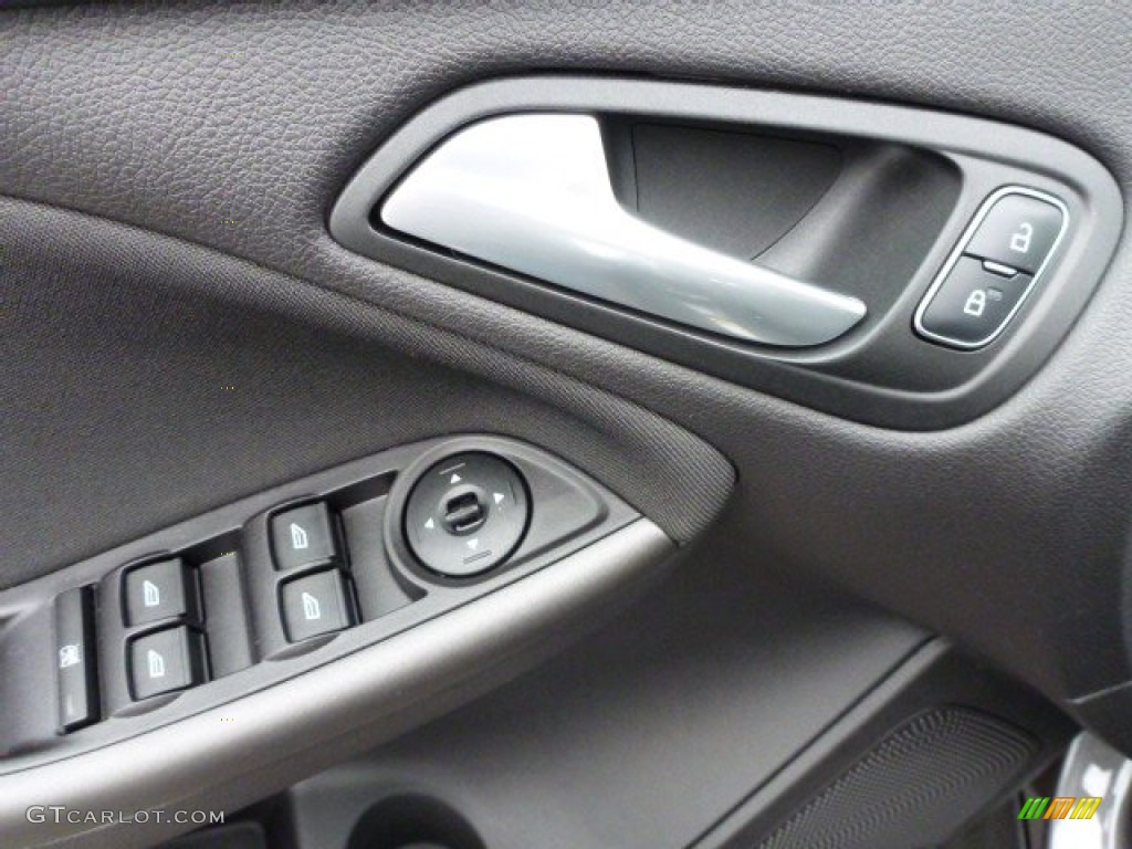 2015 Focus SE Sedan - Magnetic Metallic / Charcoal Black photo #11