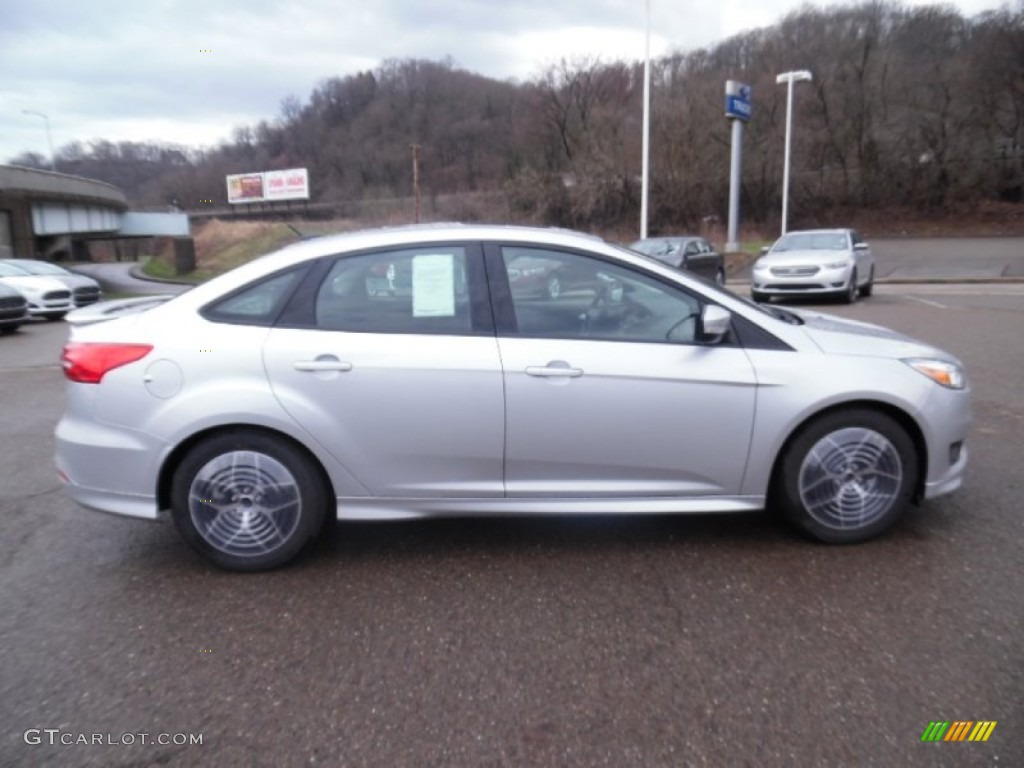 2015 Focus SE Sedan - Ingot Silver Metallic / Charcoal Black photo #1