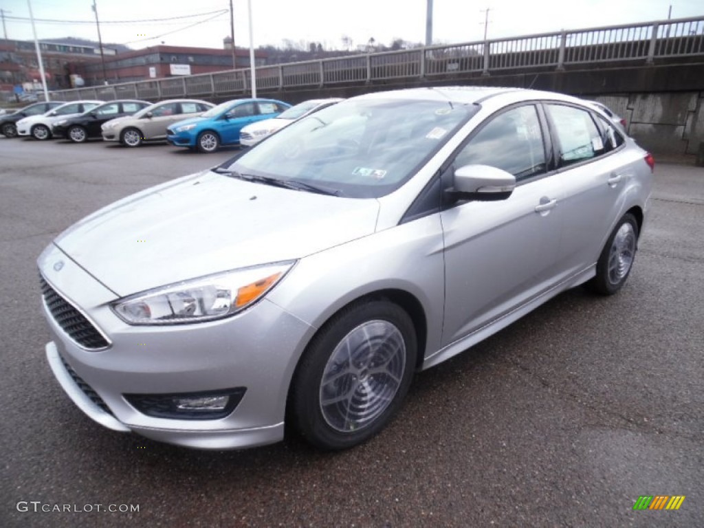 Ingot Silver Metallic 2015 Ford Focus SE Sedan Exterior Photo #102968326