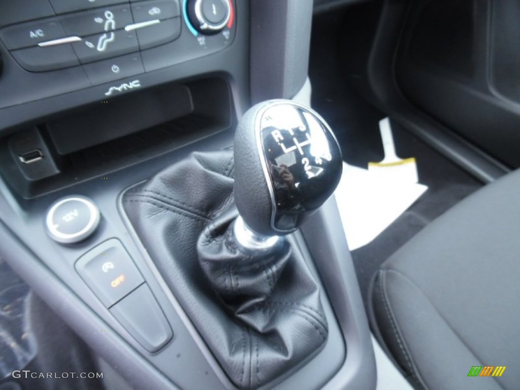 2015 Ford Focus SE Sedan 6 Speed Manual Transmission Photo #102968575