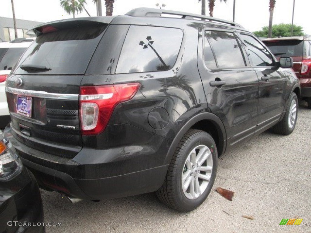 2015 Explorer FWD - Tuxedo Black / Medium Light Stone photo #5