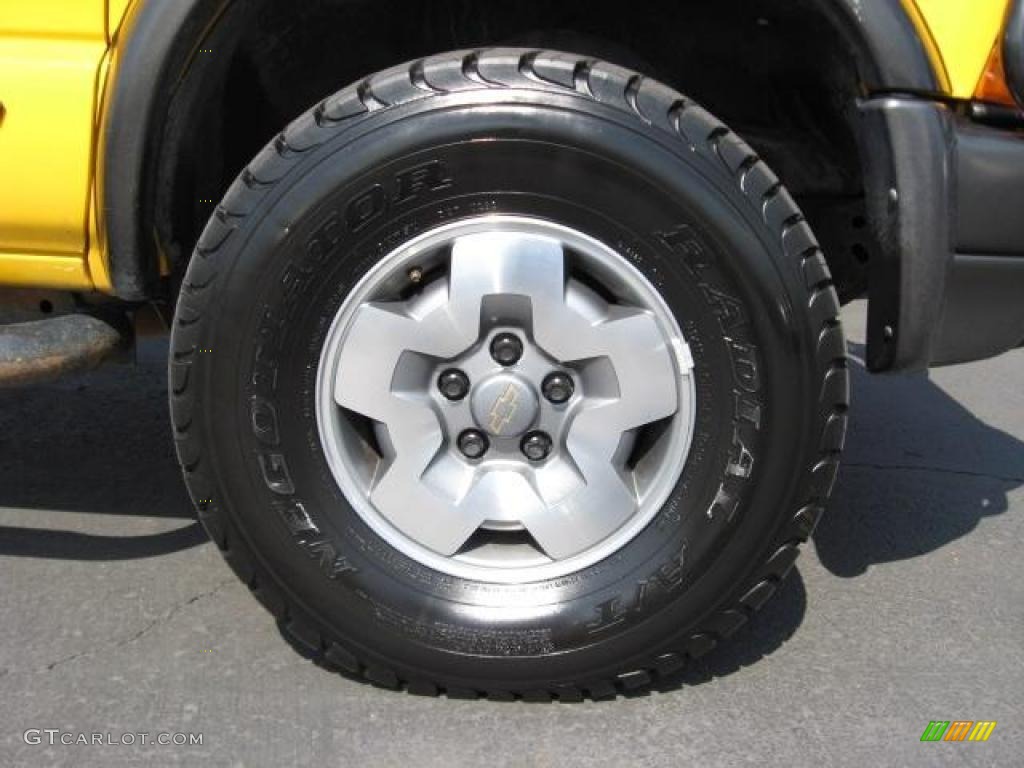 2003 S10 ZR2 Extended Cab 4x4 - Yellow / Graphite photo #6